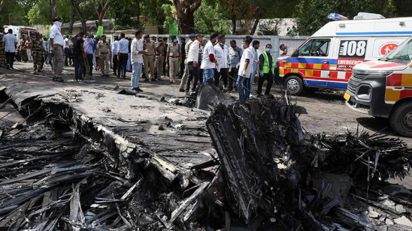 Названа возможная причина крушения пассажирского самолета в Индии (видео)